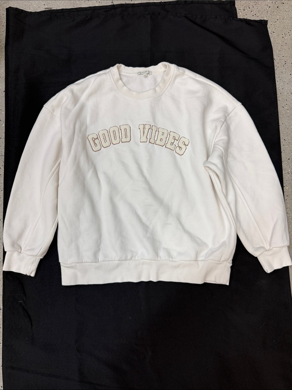 Z Supply Women’s Embroidered crewneck sweatshirt cream color ‘Good Vibes’